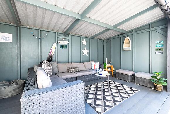 The Grain Store Plas Llwyndu