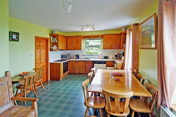 Spacious Lodge for 12 in Waterville