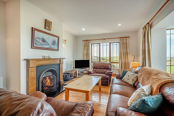 Spacious Lodge for 8 in Renvyle