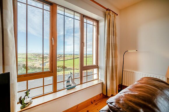Spacious Lodge for 8 in Renvyle