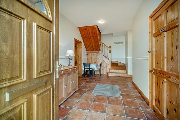 Spacious Lodge for 8 in Renvyle