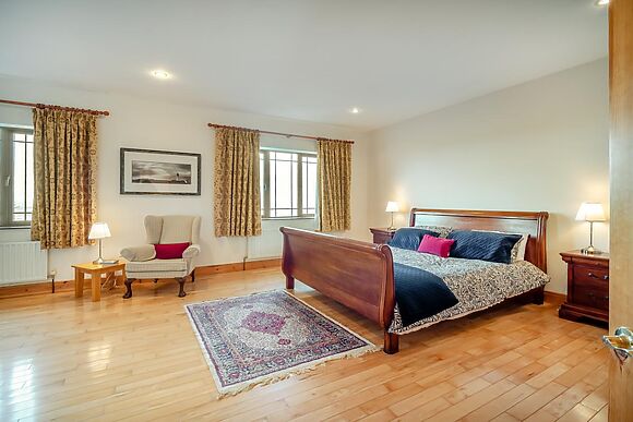 Spacious Lodge for 8 in Renvyle
