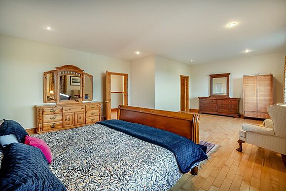 Spacious Lodge for 8 in Renvyle