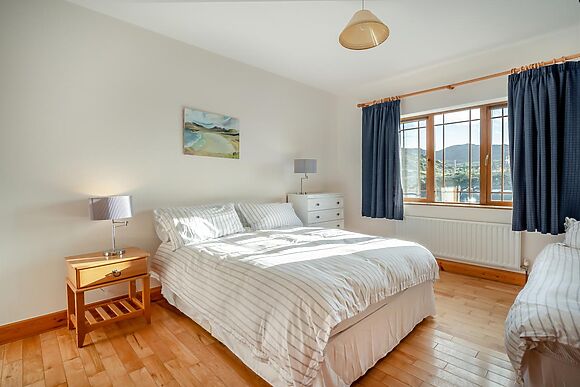 Spacious Lodge for 8 in Renvyle