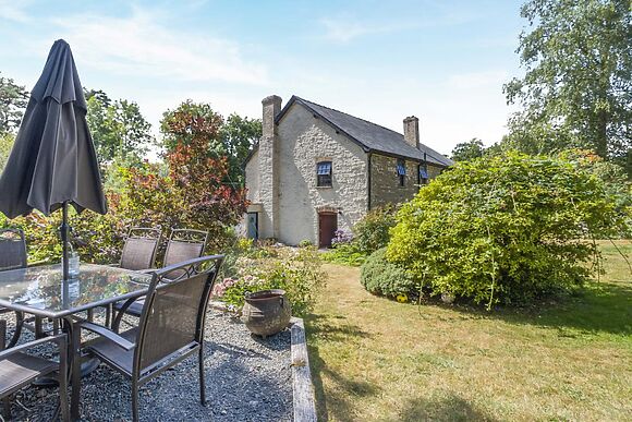 Spacious Cottage for 8 in Hay-on-Wye
