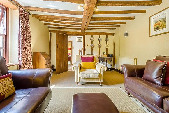 Spacious Cottage for 8 in Hay-on-Wye