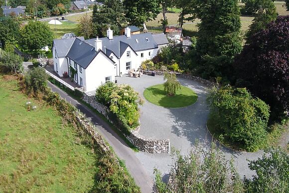 Spacious House for 8 in Brithdir