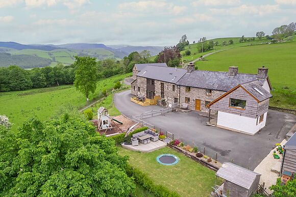 Large Cottage for 12 in Cemmaes