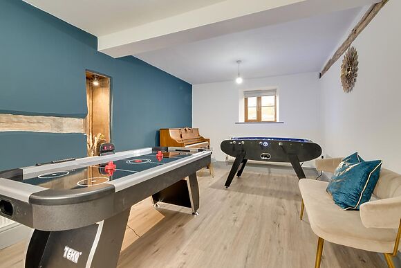Large Cottage for 12 in Cemmaes