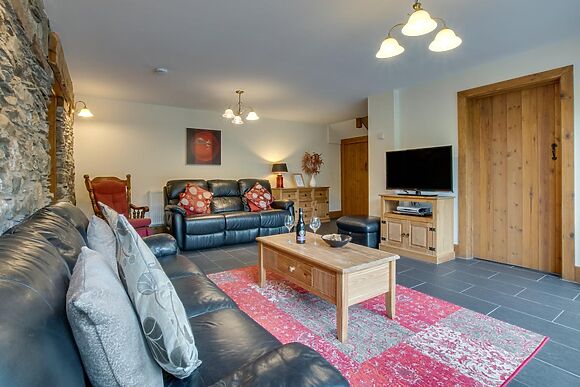 Large Cottage for 12 in Cemmaes