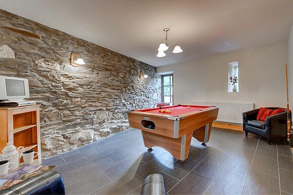 Large Cottage for 12 in Cemmaes