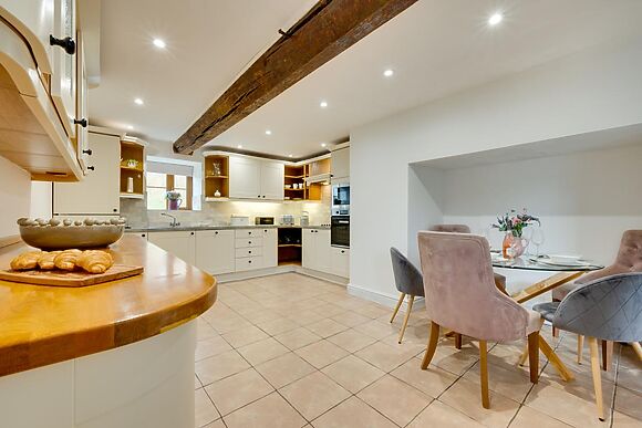 Large Cottage for 12 in Cemmaes