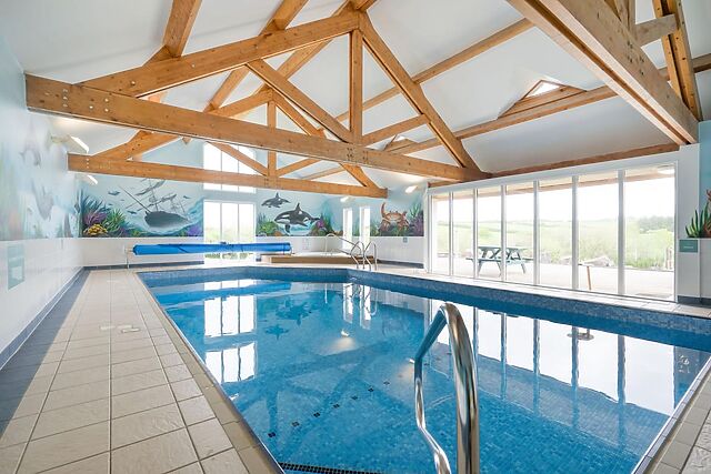 2-Bedroom Hot Tub Cottage with Pool in Kilkhampton
