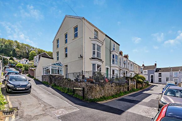 House for 8 in Mumbles