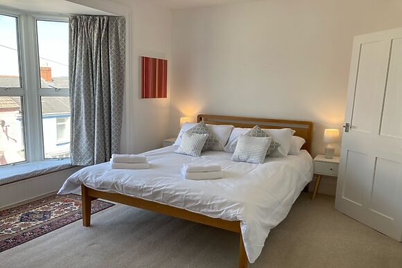 House for 8 in Mumbles