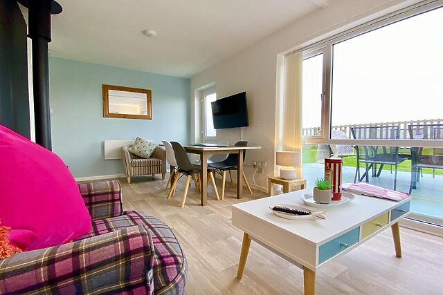 3-Bedroom Lodge with Hot Tub in Kessingland