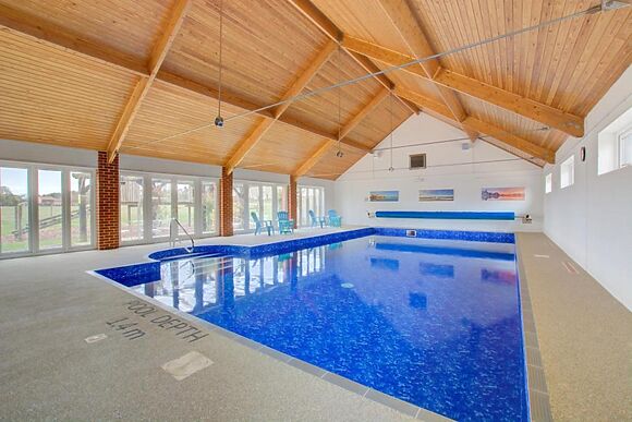 Spacious Cottage for 8 in Roughton
