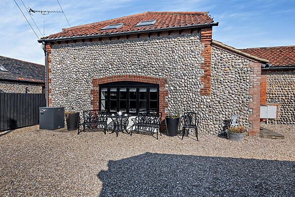 Spacious Cottage for 8 in Roughton