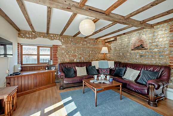Spacious Cottage for 8 in Roughton