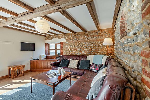Spacious Cottage for 8 in Roughton