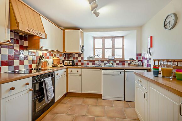 Spacious Cottage for 8 in Roughton
