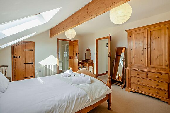 Spacious Cottage for 8 in Roughton