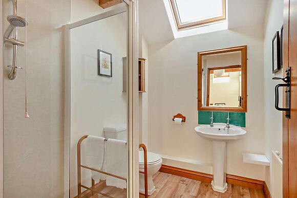 Spacious Cottage for 8 in Roughton