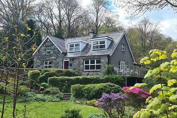 Llety Eryri Snowdonia Woodland Cottage
