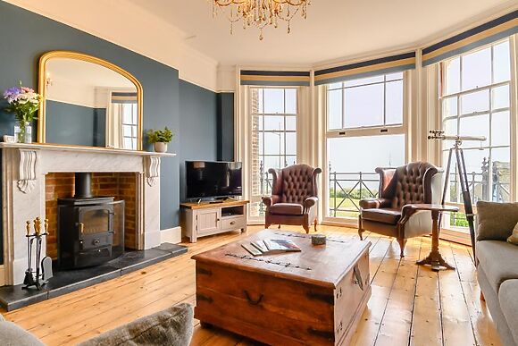 Kirkley Cliff House And Apartment