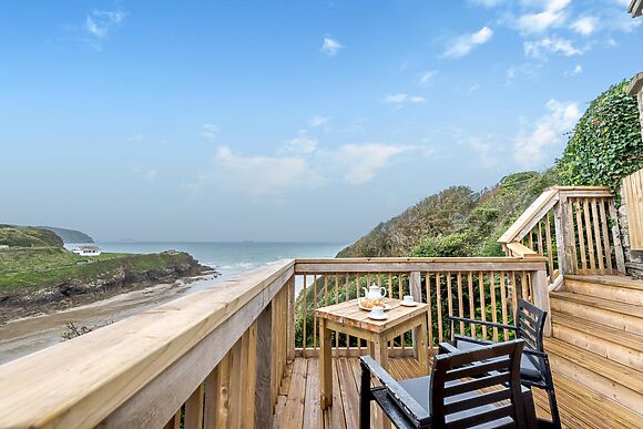 2-Bedroom Apartment with Sea Views in Little Haven