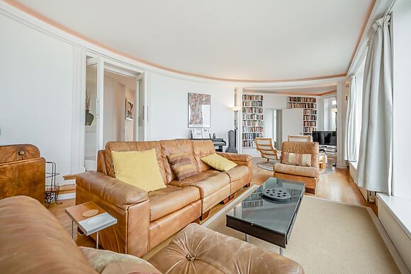 2-Bedroom Apartment with Sea Views in Little Haven