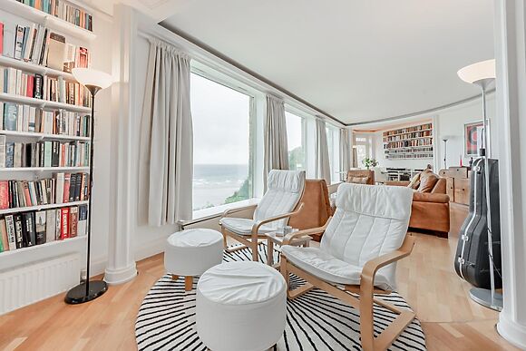 2-Bedroom Apartment with Sea Views in Little Haven