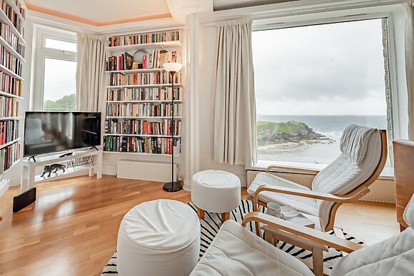 2-Bedroom Apartment with Sea Views in Little Haven
