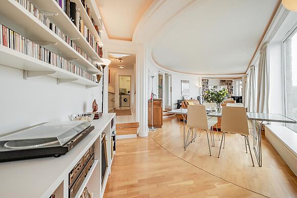 2-Bedroom Apartment with Sea Views in Little Haven