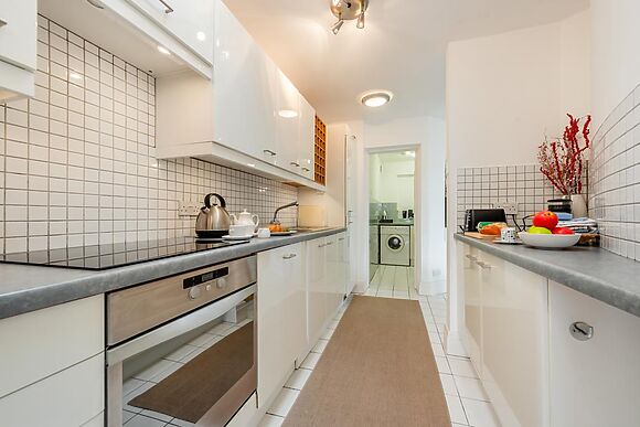 2-Bedroom Apartment with Sea Views in Little Haven
