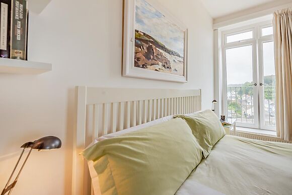 2-Bedroom Apartment with Sea Views in Little Haven