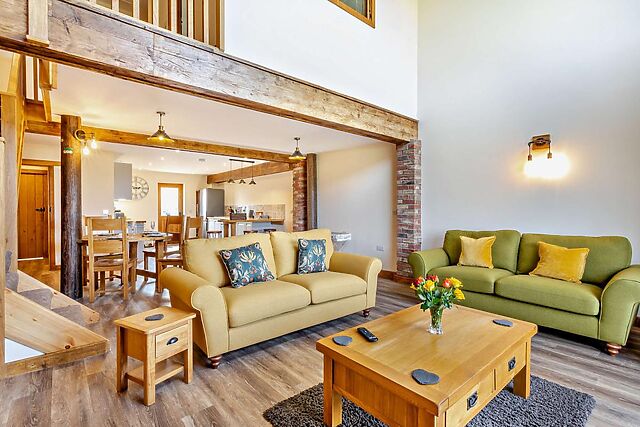2-Bedroom Hot Tub Barn in Outwell