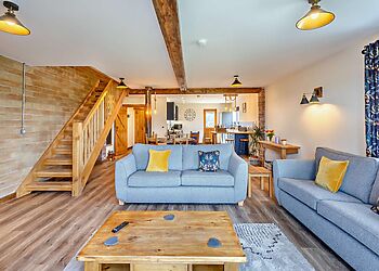 3-Bedroom Barn with Hot Tub in Outwell