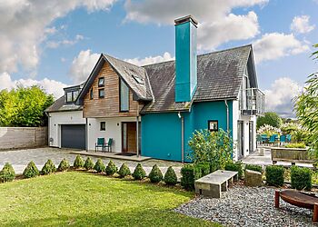 Spacious Lodge for 14 in Tavistock