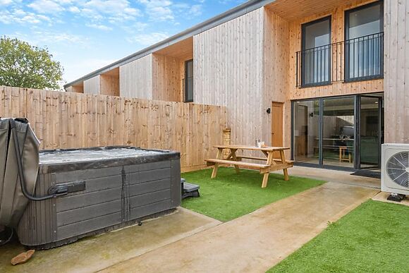 4-Bedroom Hot Tub Barn in Little Rissington