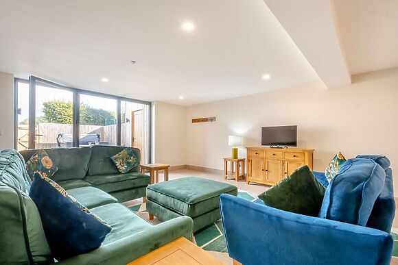 4-Bedroom Hot Tub Barn in Little Rissington