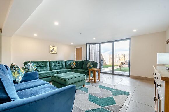 4-Bedroom Hot Tub Barn in Little Rissington