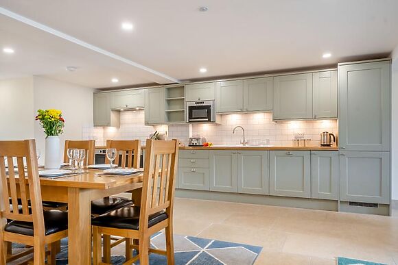 4-Bedroom Hot Tub Barn in Little Rissington