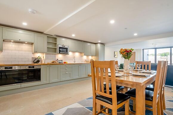 4-Bedroom Hot Tub Barn in Little Rissington