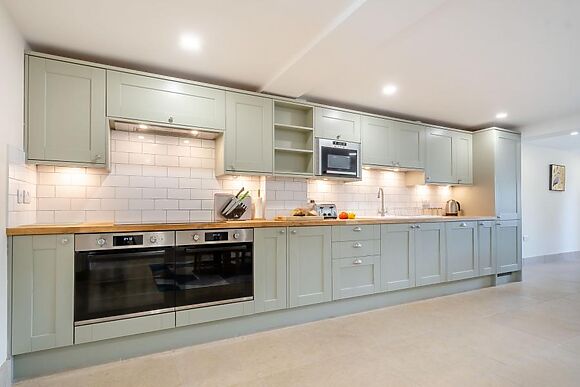 4-Bedroom Hot Tub Barn in Little Rissington