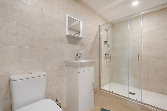 4-Bedroom Barn for 8 in Little Rissington - photo 12 of 15