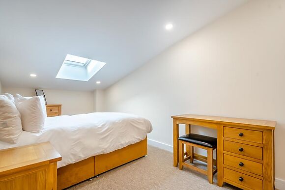 4-Bedroom Barn for 8 in Little Rissington - photo 14 of 15