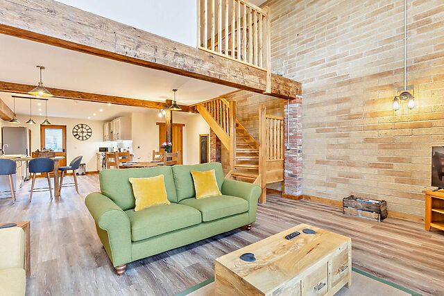 2-Bedroom Barn with Hot Tub in Outwell