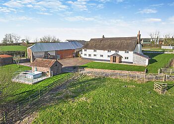 Large Farmhouse for 10 in Templeton