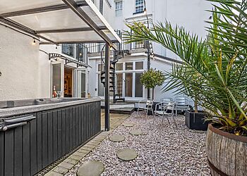 Spacious Lodge for 8 in Teignmouth